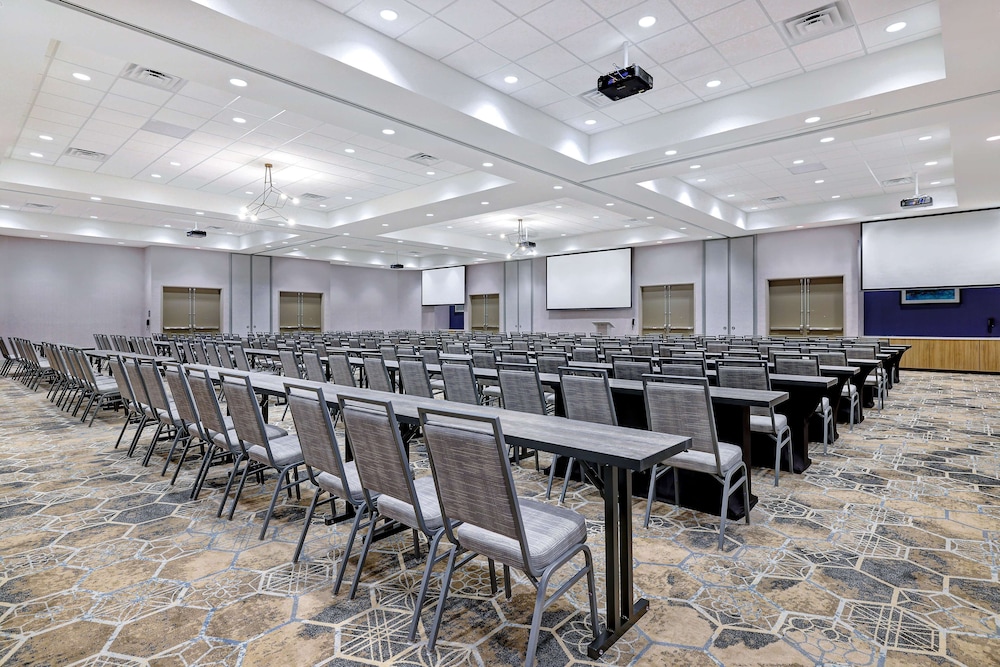 Hilton Garden Inn Cedar Rapids - photo 51
