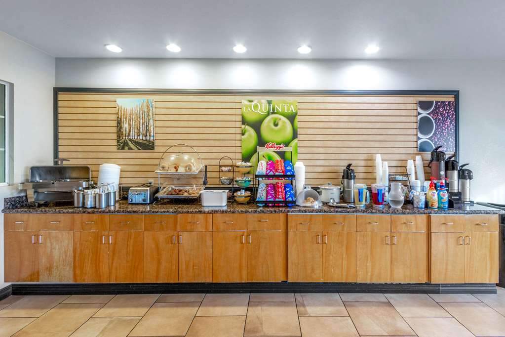 La Quinta Inn & Suites by Wyndham Tucumcari - photo 41