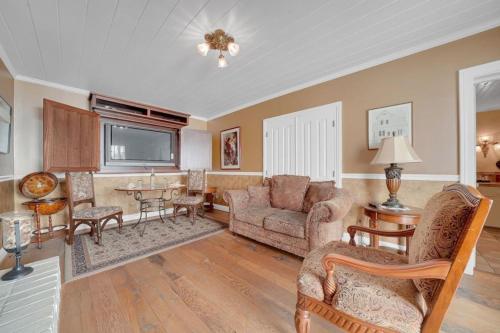 Romantic Victorian Getaway The Hideaway — hotel in Sutter Creek