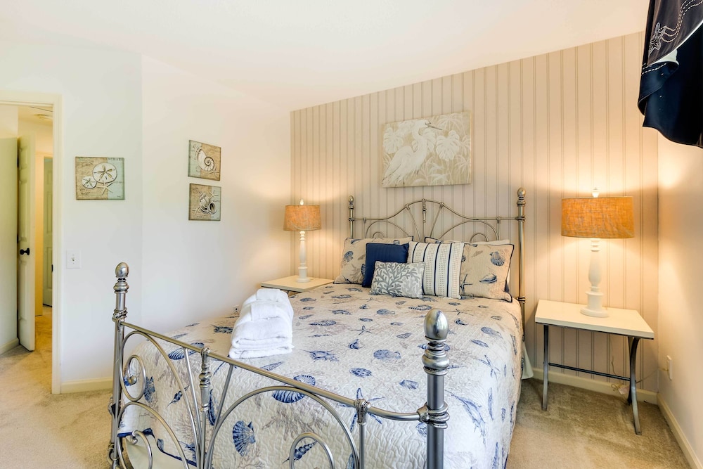 Hilton Head Resort Condo w Pool Access - photo 5
