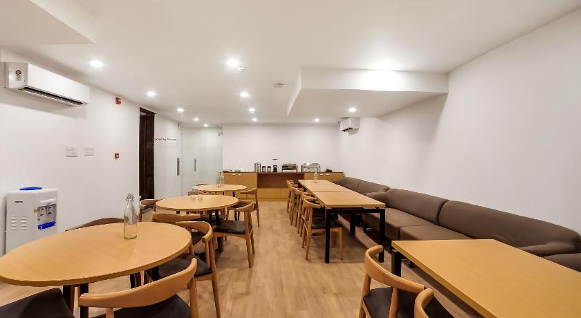 Super Townhouse 158 Near Netaji Subhash Marg Near Appu Ghar
