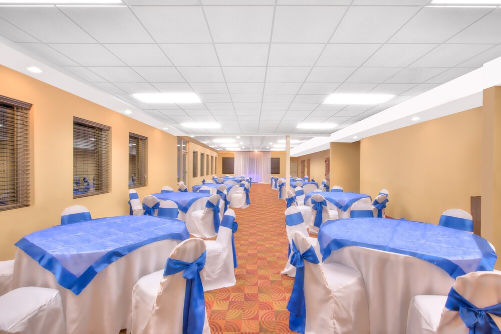 Express Inn Harrisburg South New Cumberland - photo 15
