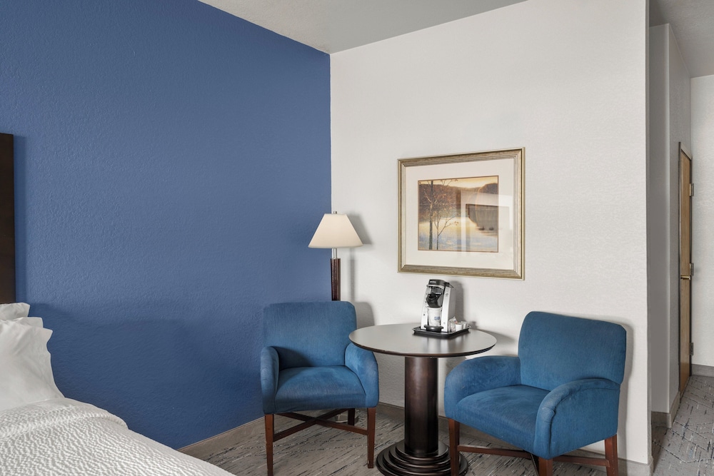 Holiday Inn Express & Suites New Buffalo by IHG - photo 11
