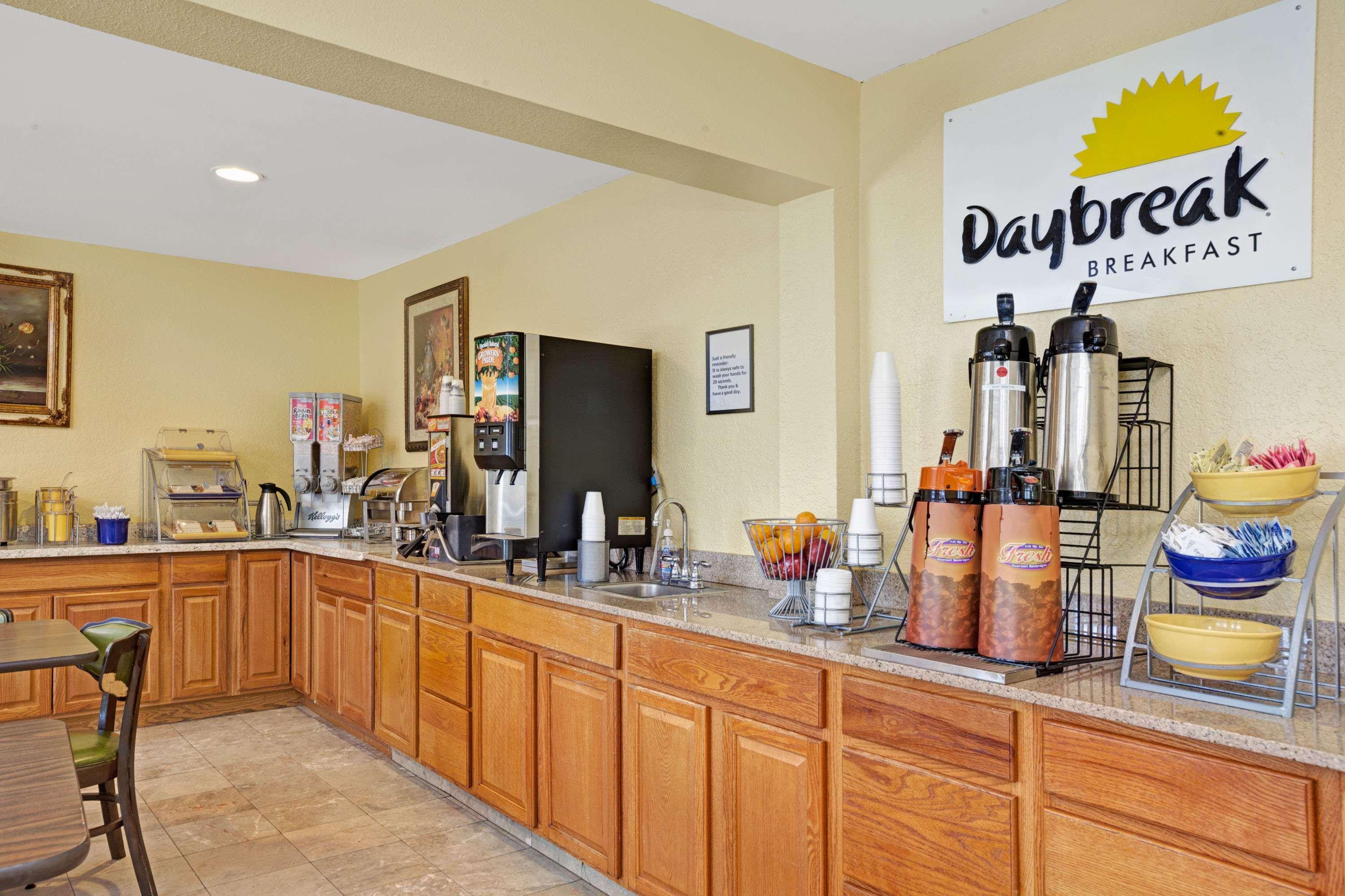 Days Inn by Wyndham Newport News - photo 8