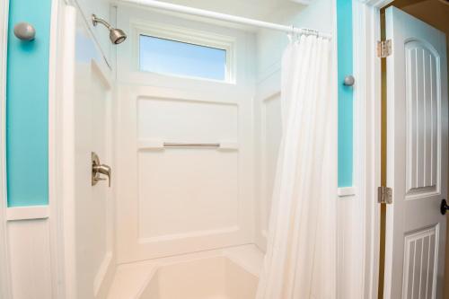 Lisa Lu by Oak Island Accommodations - photo 27