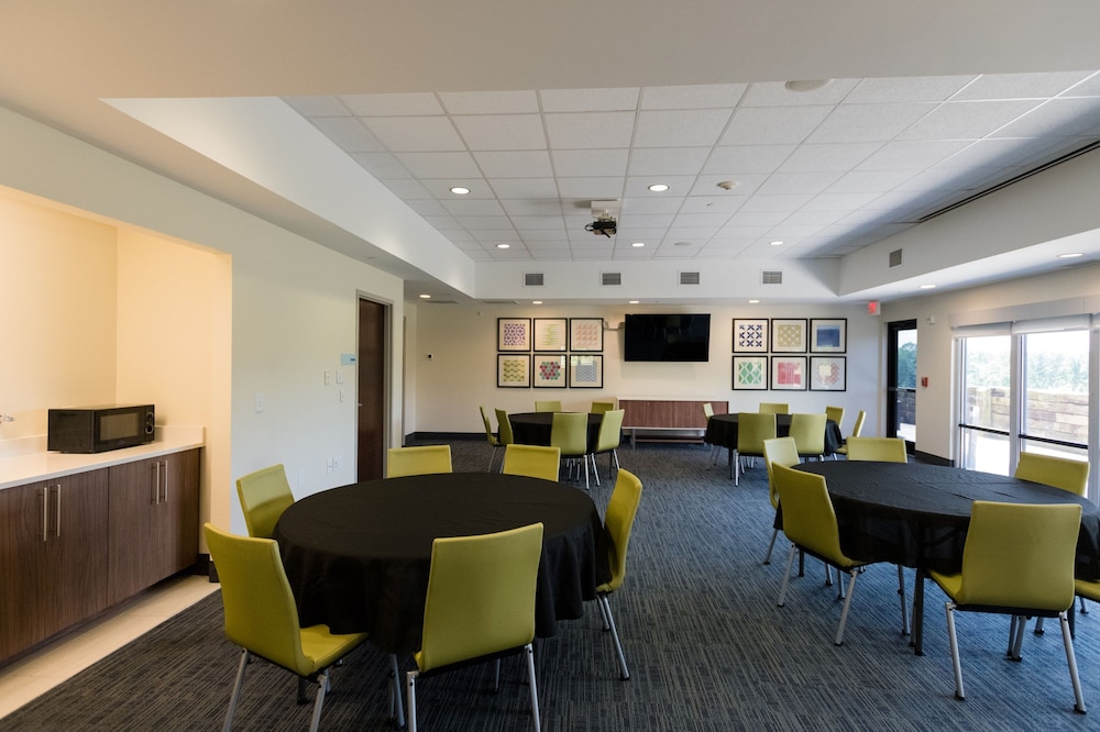 Holiday Inn Express Suites Lexington NwVineyard - photo 64