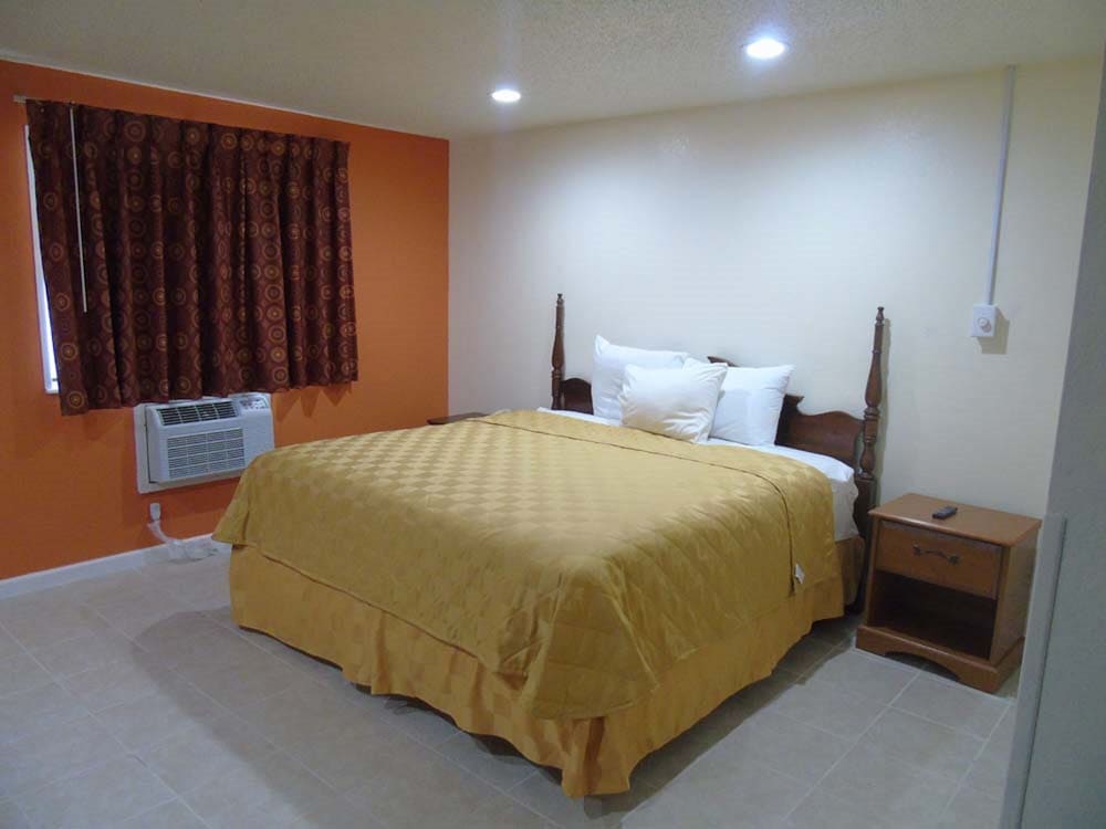 Americas Express Inn - photo 12