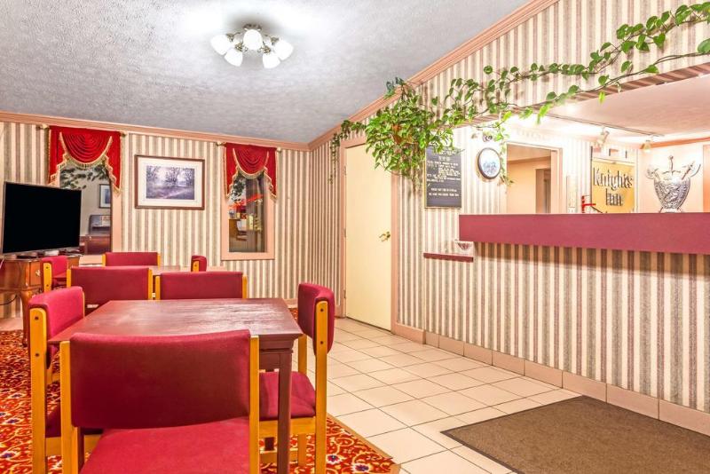 Knights Inn Seymour - photo 6
