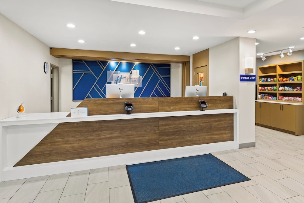 Holiday Inn Express and Suites Fairmont by IHG - photo 69