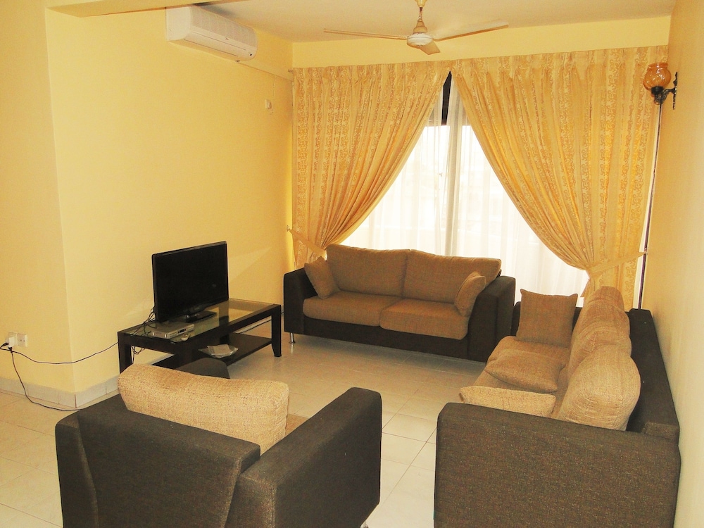 Brama Servizez Station Court in Colombo, Sri Lanka