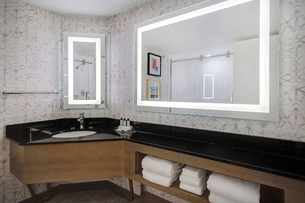 Crowne Plaza Auburn Hills by IHG - photo 33