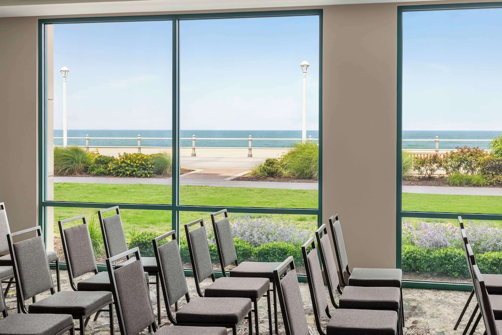 Hampton Inn Virginia Beach Oceanfront South - photo 84