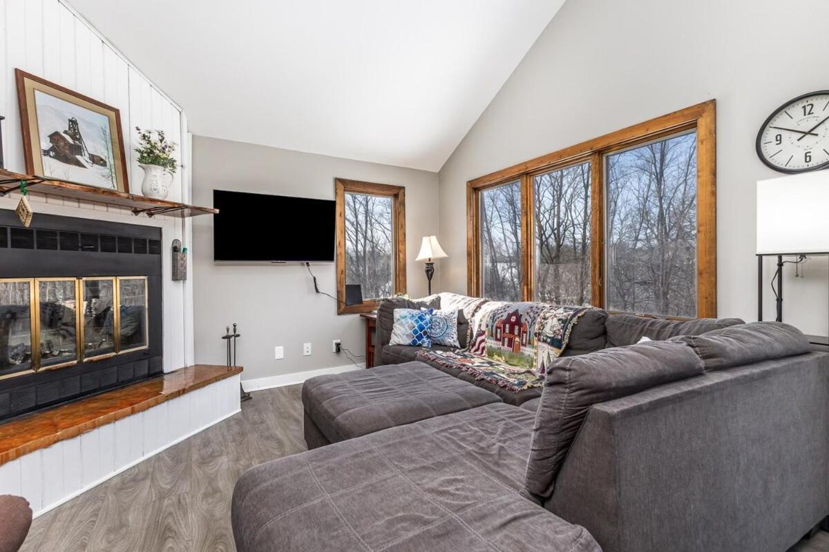 Cozy Retreat at Farmstead — 4-Star Luxury Hotel in Galena, United States