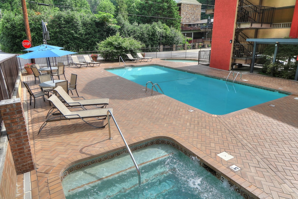 Gatlinburg River Inn - photo 32