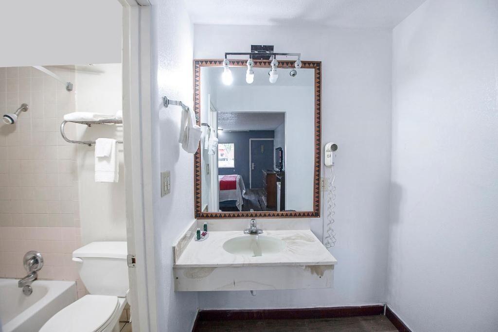 Hotel O Daylight Inn Elkhart I 90 IN - photo 39