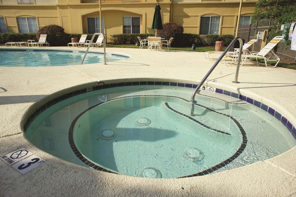La Quinta Inn & Suites by Wyndham Raleigh Durham Southpoint - photo 10