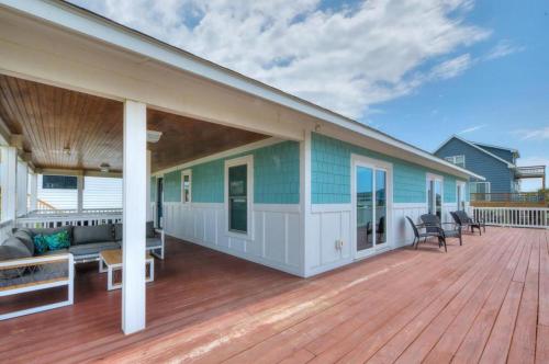 Hawks Landing in Oak Island, United States