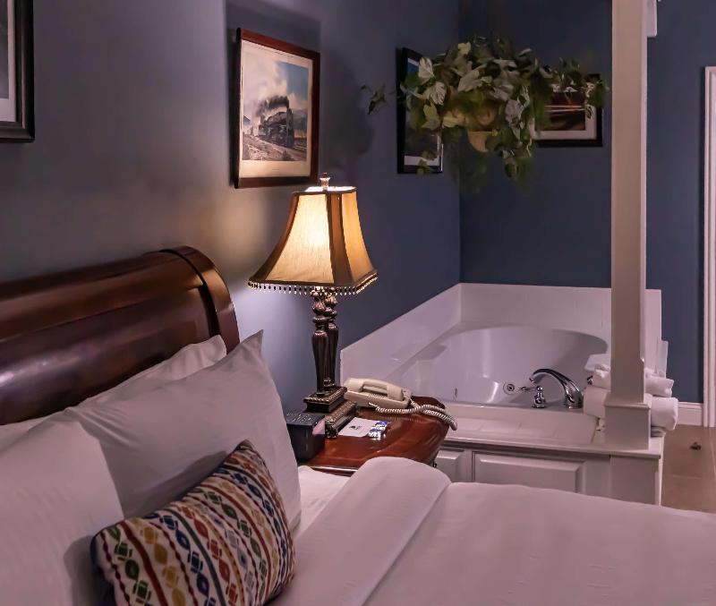 Depot Inn and Suites - photo 19