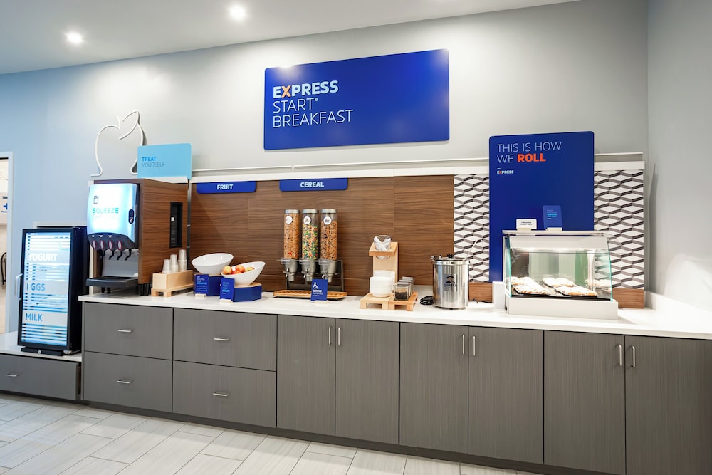 Holiday Inn Express & Suites Waco Downtown by IHG - photo 33