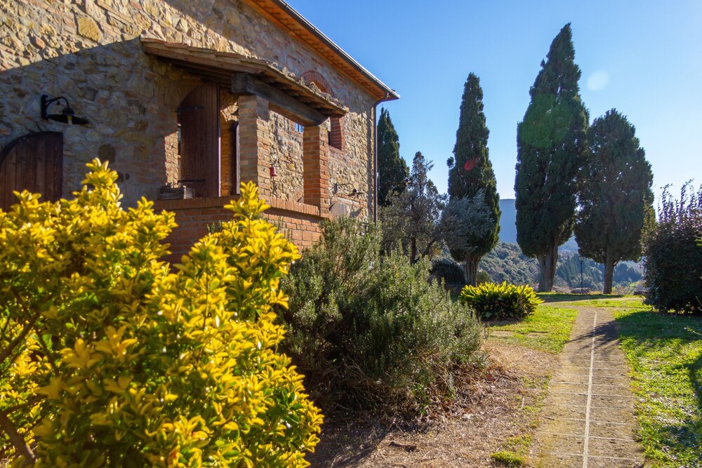 Le Vignacce — 4-Star Luxury Hotel in Santa Luce, Italy