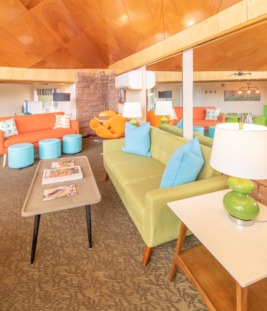 Coyote Mountain Lodge - photo 3