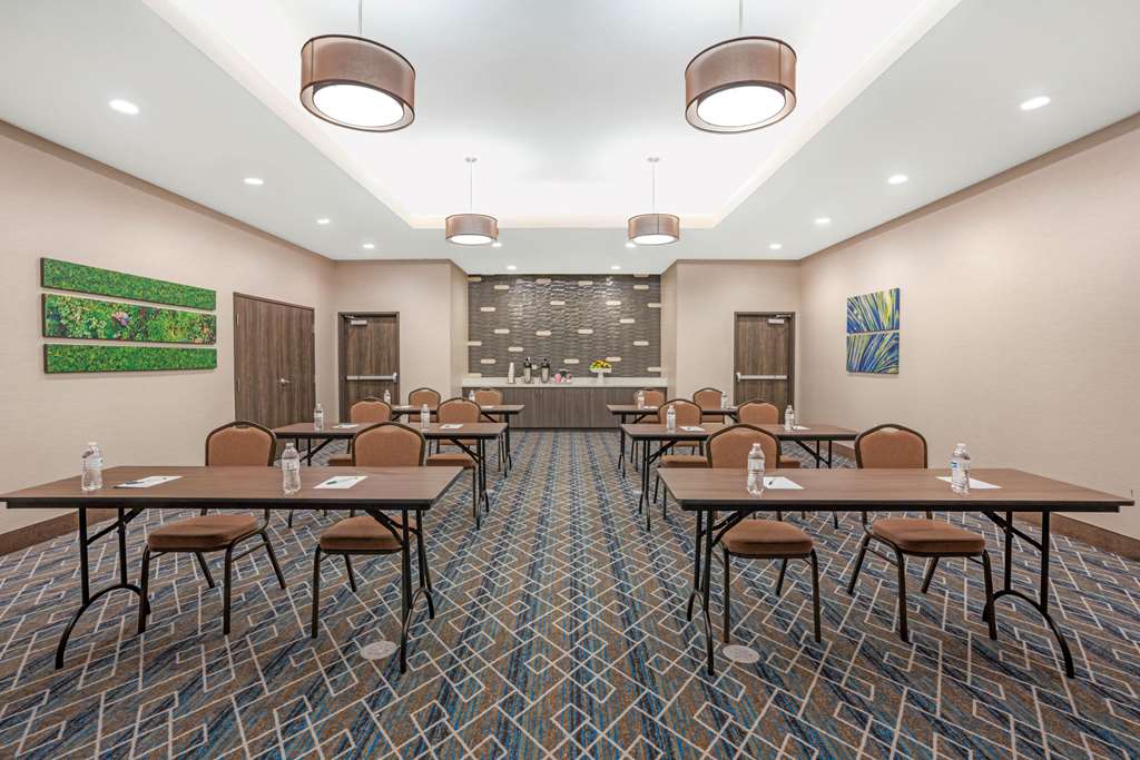 La Quinta Inn and Suites by Wyndham Houston Spring South - photo 24