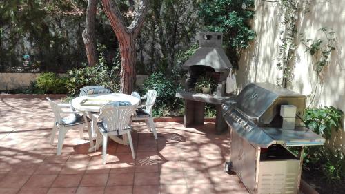 Villa Fabiola — 4-Star Luxury Hotel in Castell-Platja D'aro, Spain