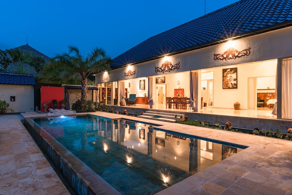 Villa Hikume — 4-Star Luxury Hotel in Banjar, Indonesia