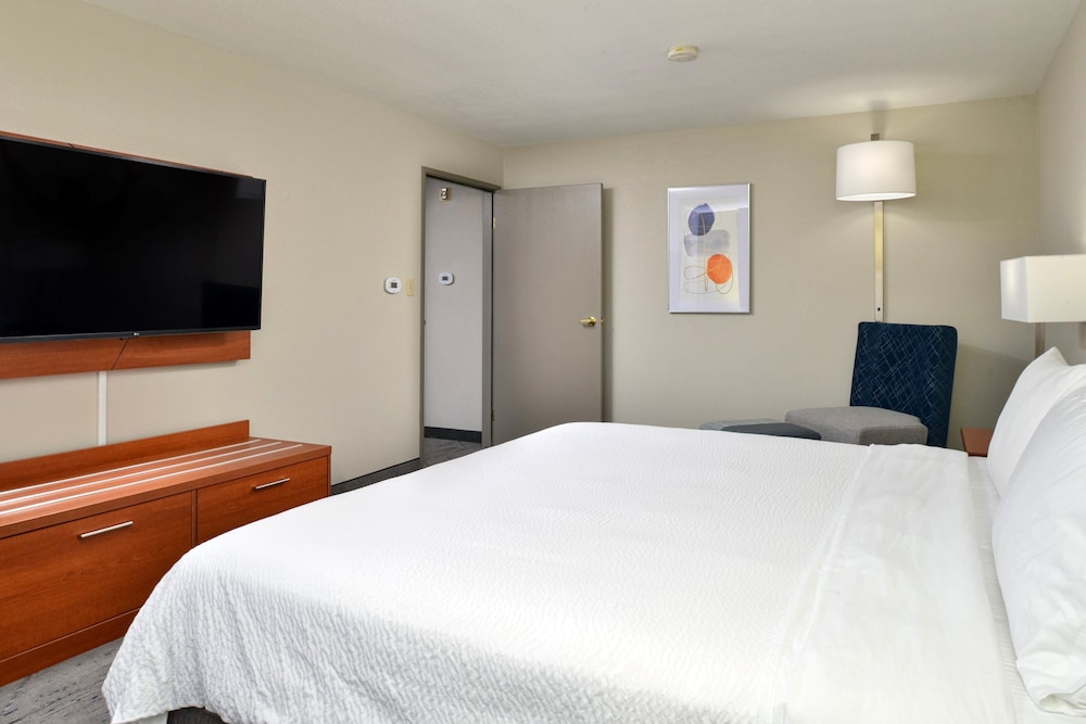 Holiday Inn Express Suites Farmington - photo 15