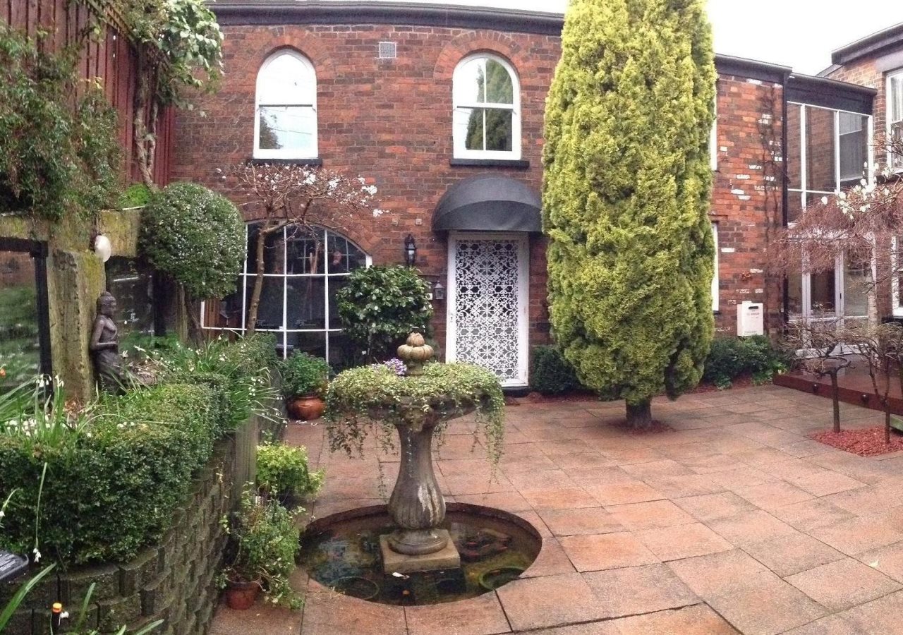 Atrium Apartment Bed & Breakfast — 4-Star Luxury Hotel in Launceston, Australia