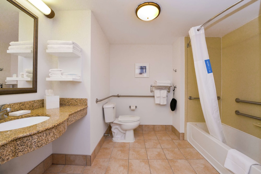 Hampton Inn & Suites Wilmington - photo 43