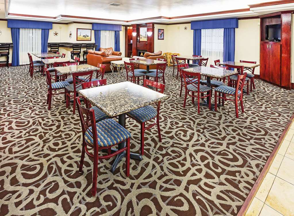 La Quinta Inn & Suites by Wyndham Dalhart - photo 72