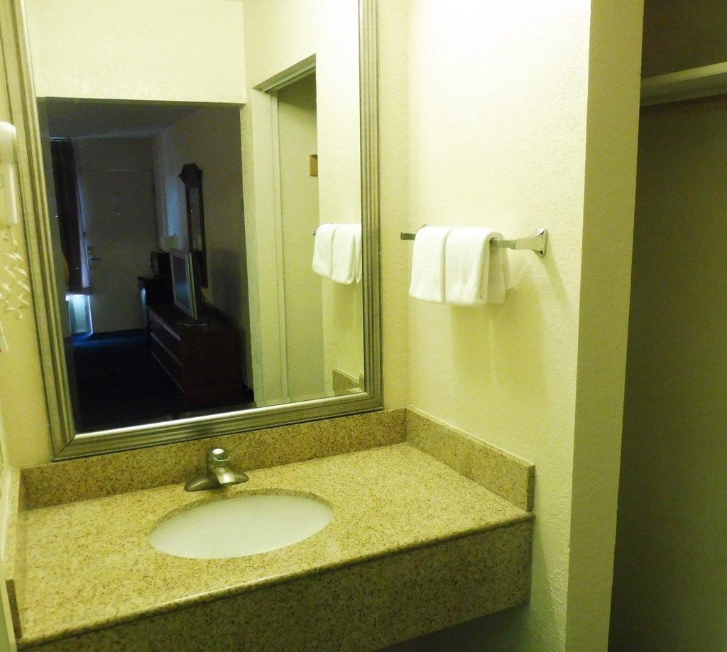 Ramada Fredericksburg South - photo 9