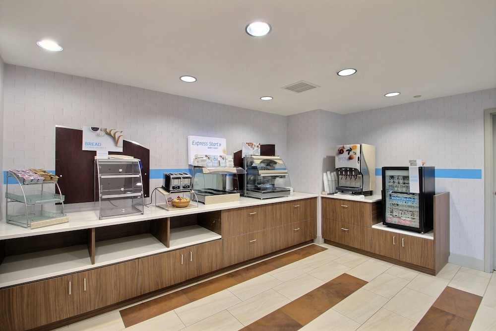 Holiday Inn Express Hotel & Suites Milwaukee Airport by IHG - photo 79
