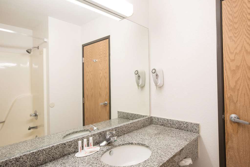 Howard Johnson by Wyndham Beckley - photo 9