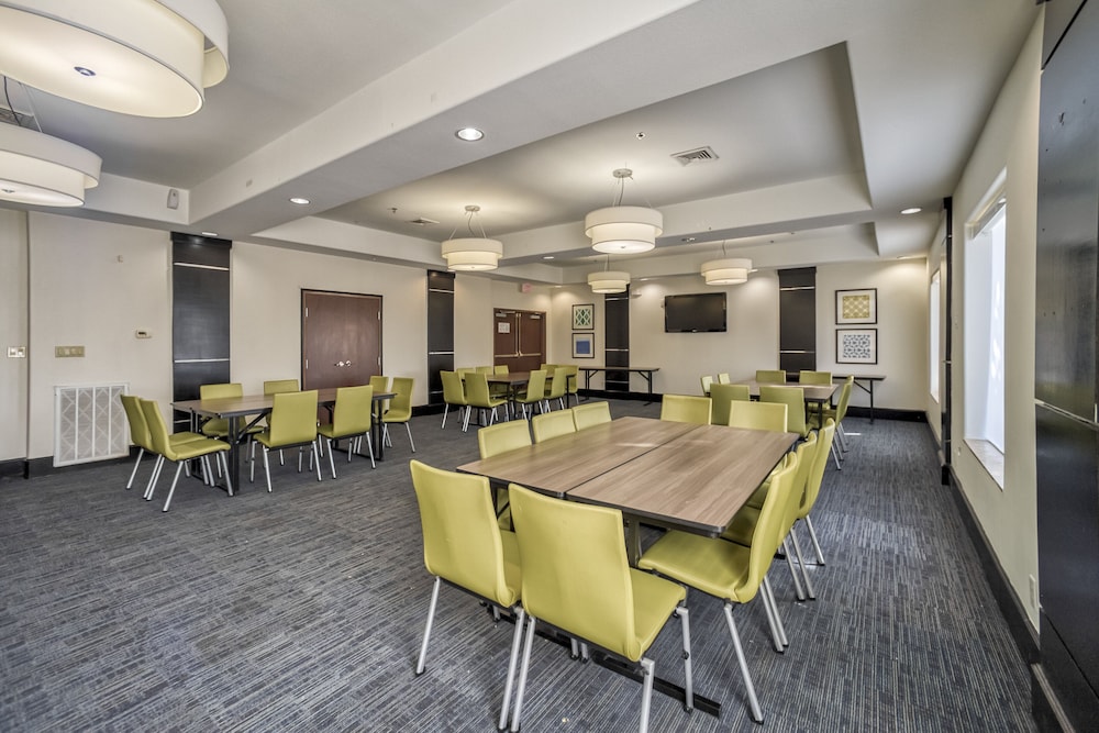 Holiday Inn Express Suites Beeville by IHG - photo 45