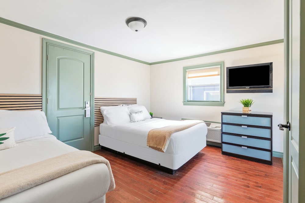 The Palms Hotel Fire Island - photo 7