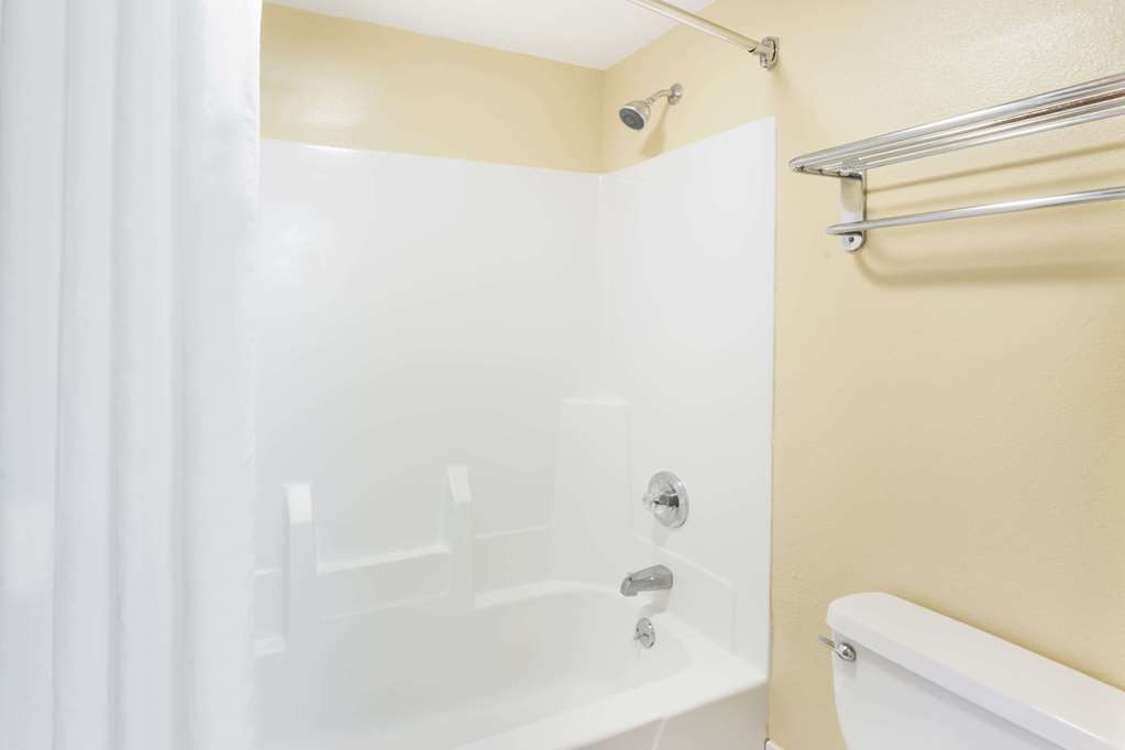Super 8 by Wyndham Ottawa Starved Rock - photo 9