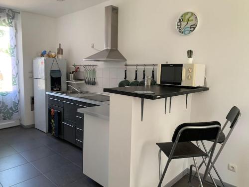 Homeypic T3 En Rez de Jardin Proche de Lyon — hotel in Saint-Fons