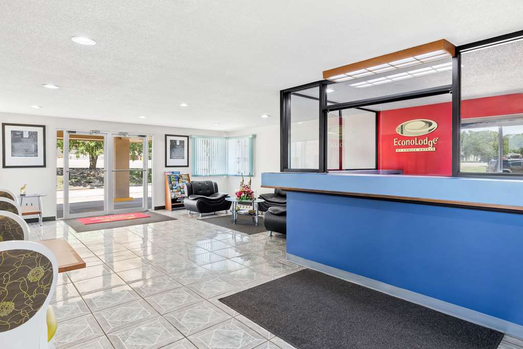 Econo Lodge Emporia - photo 10