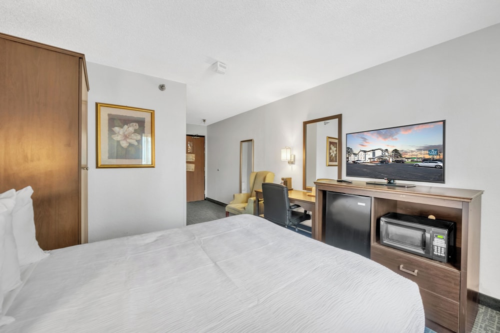 City Center Inn by OYO I 64 Newport News - photo 13
