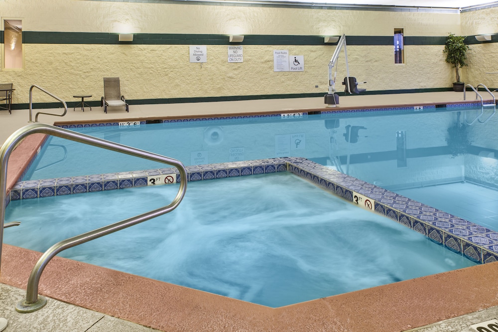 Holiday Inn & Suites Bolingbrook by IHG - photo 35