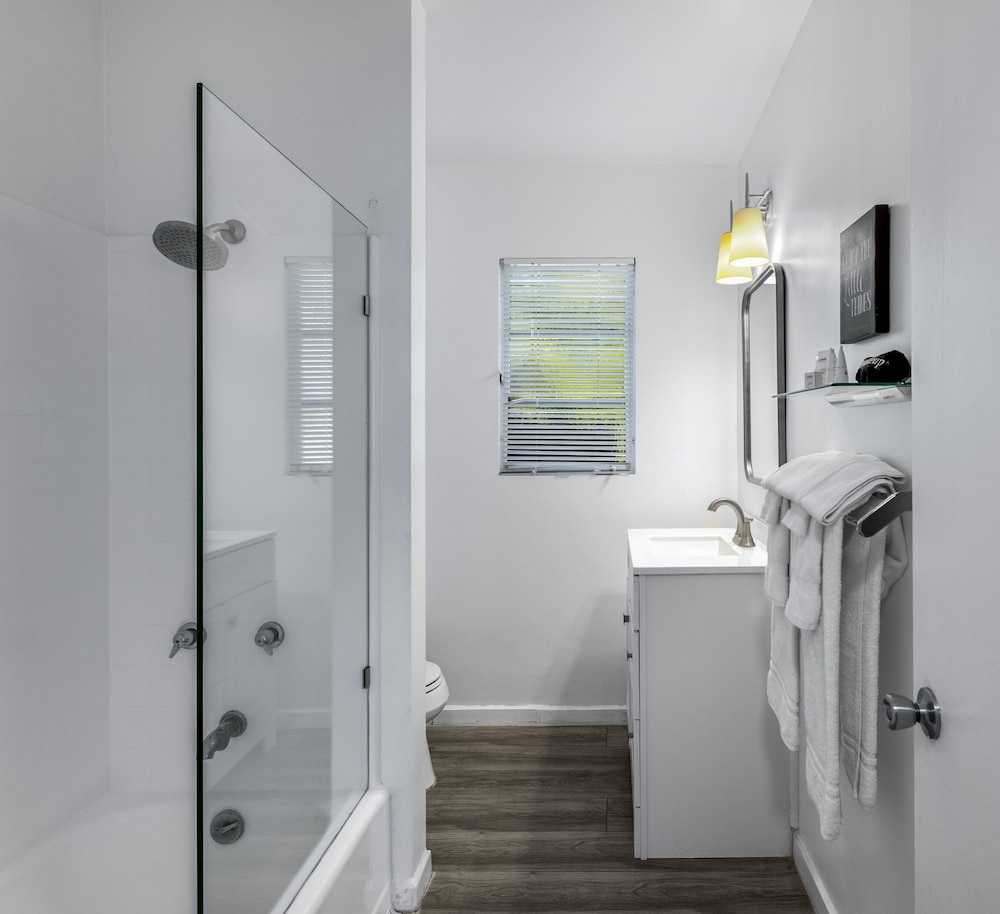 The Three Fifty Hotel - photo 50