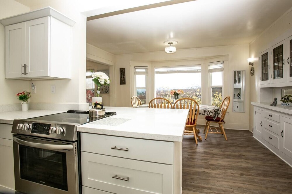 Arboretum View Magnolia in Seattle, United States