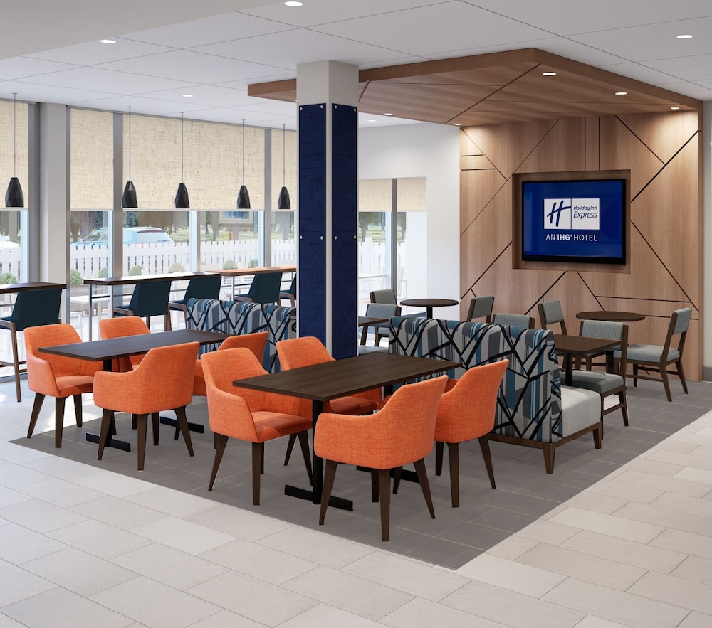 Holiday Inn Express and Suites Tomah by IHG - photo 23