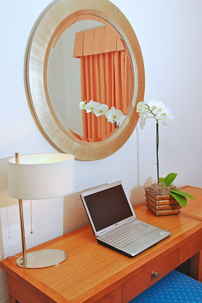 South Seas Hotel - photo 6