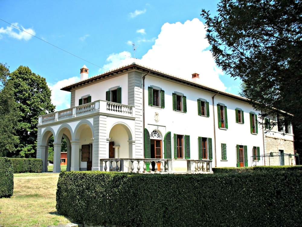 Villa Martina — 4-Star Luxury Hotel in Vicchio, Italy
