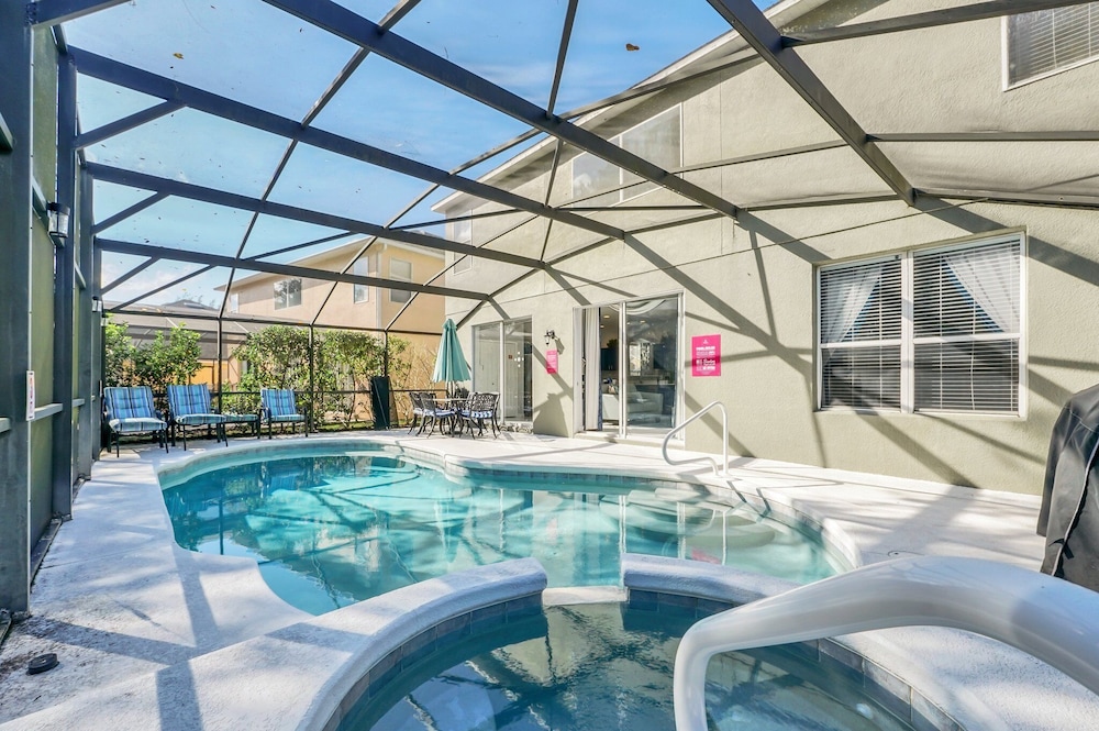Hotel U Morya - carbon neutral hotel in Izberbash