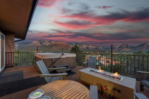 Luxury Uptown home with Epic Views and Hot Tub — 4-Star Luxury Hotel in Sedona, United States