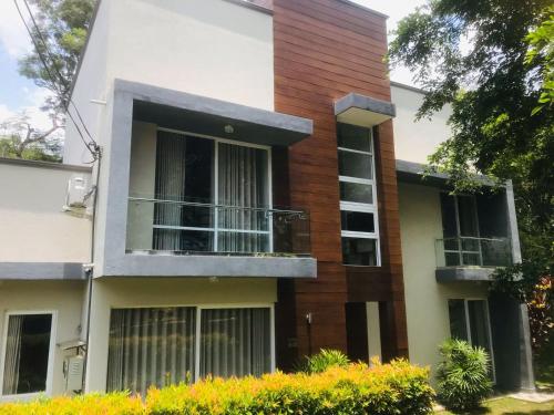 Kandy lake Villa 21 — 4-Star Luxury Hotel in Haputale, Sri Lanka